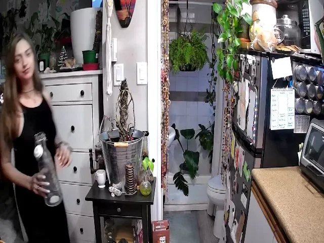 Live sex webcam photo for Sexylexi211 #255493471