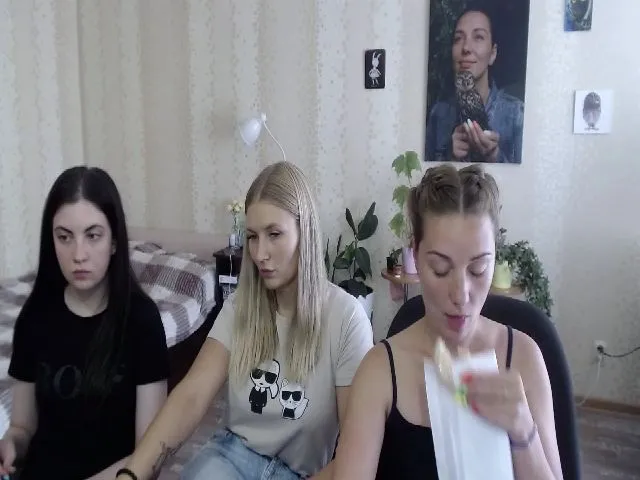 Live sex webcam photo for Emi_lywild #261368976
