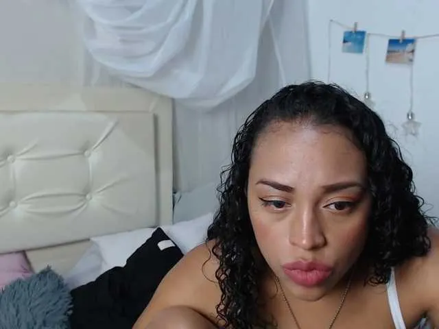 Live sex webcam photo for Angeluxxx #241013204