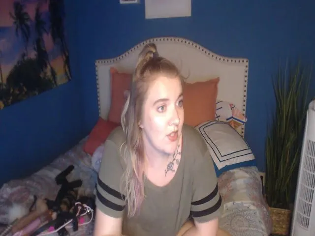 Live sex webcam photo for SnowWhiteXxxx #252306389