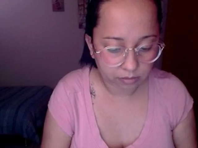 Live sex webcam photo for Ailyn88 #254321088