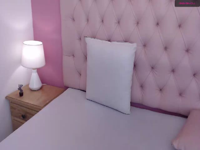 Live sex webcam photo for Keyra_R #263210582