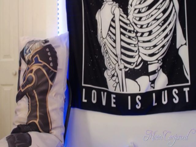 Live sex webcam photo for MoonConjured #256402820