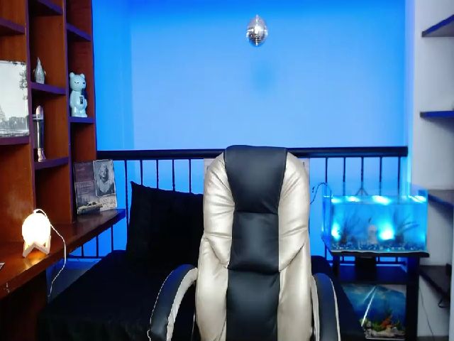 Live sex webcam photo for Yeli_Amber #254371847