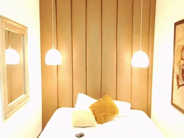 Live sex webcam photo for Polyhadid #253181697