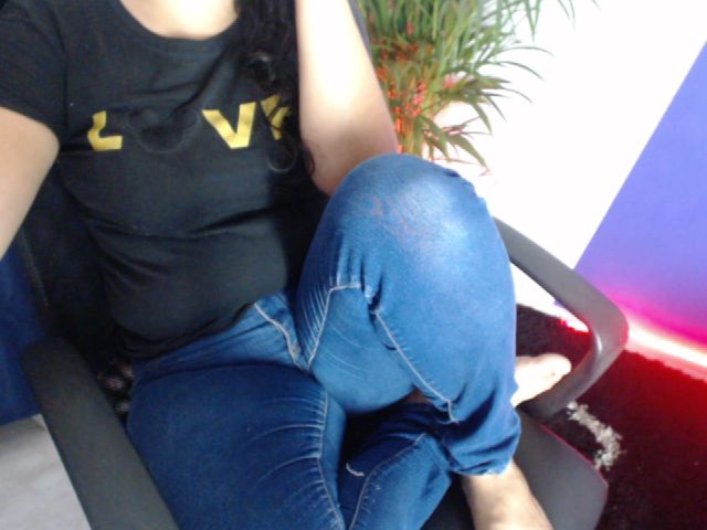 Live sex webcam photo for sophiie_fox #253933361