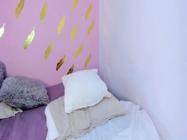 Live sex webcam photo for Roseann__ #254156715