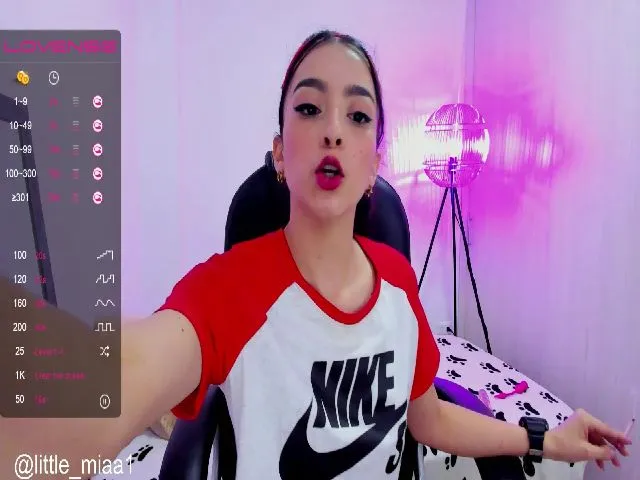 Live sex webcam photo for Little_Miaa1 #256166704