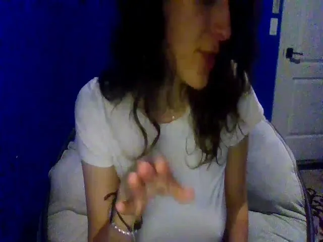 Live sex webcam photo for HelloVenus1 #256189496