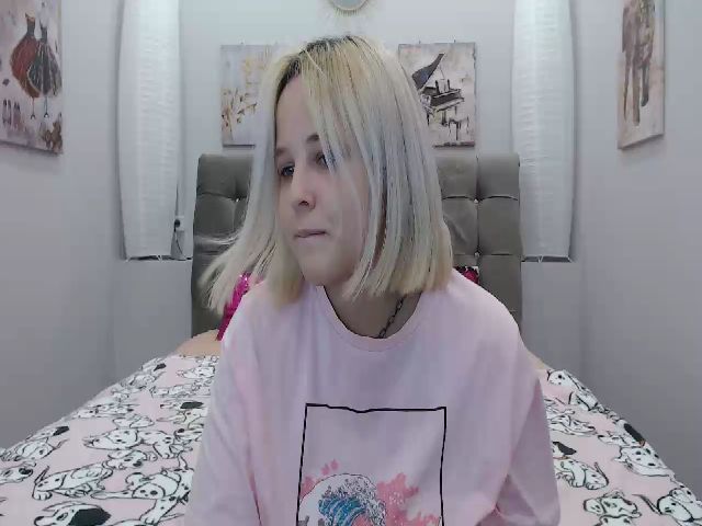 Live sex webcam photo for Helokit #254063617