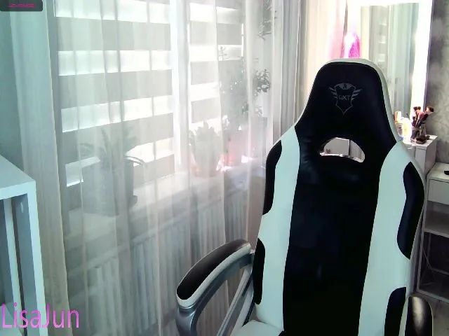 Live sex webcam photo for LisaJun #255646854