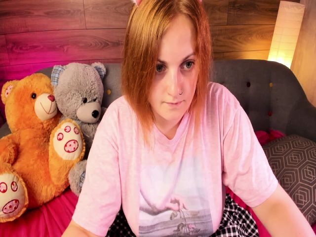 Live sex webcam photo for AliceCutePerv #255630118