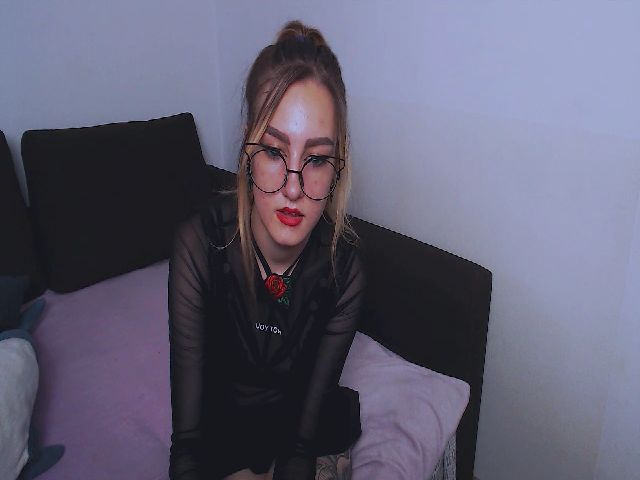 Live sex webcam photo for Amy_foxxxxx #260771511