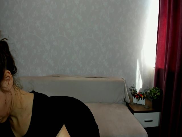 Live sex webcam photo for LindaReyy #253746066