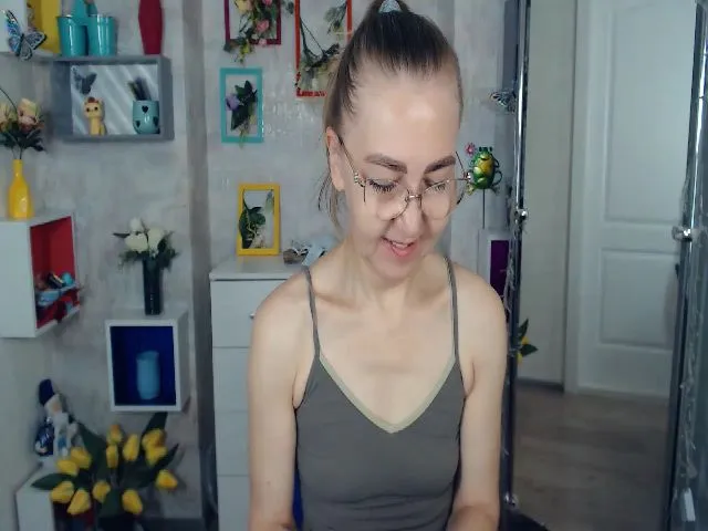 Live sex webcam photo for Greybunny #265435523