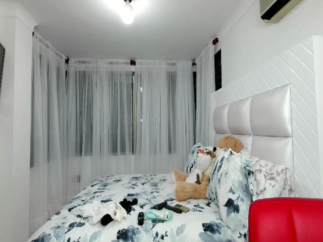 Live sex webcam photo for Einnyn_sweet #253057882