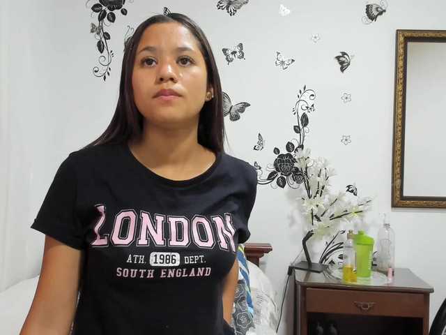 Live sex webcam photo for SmallDoll #243141049