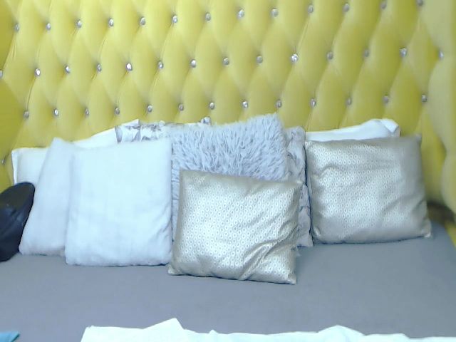 Live sex webcam photo for SoffyyHot #253761867