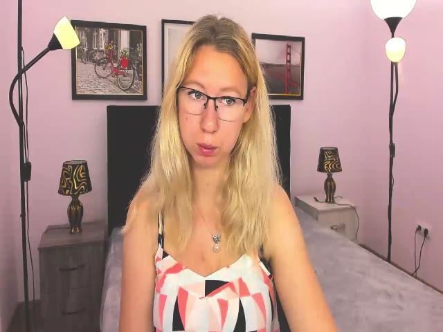 Live sex webcam photo for LizaSwan #253667476