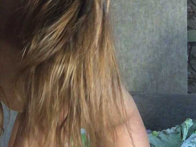 Live sex webcam photo for Model2021 #241233193