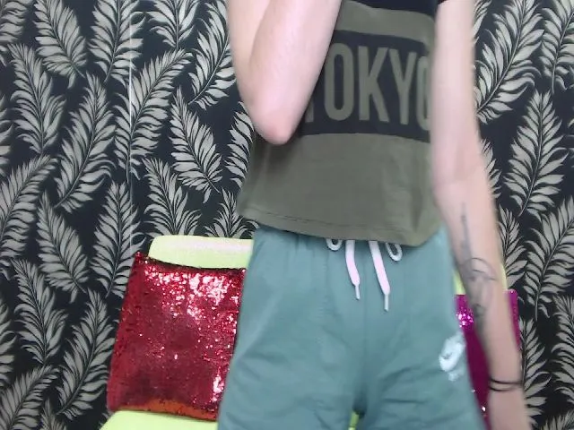 Live sex webcam photo for MollyTravis #257762442