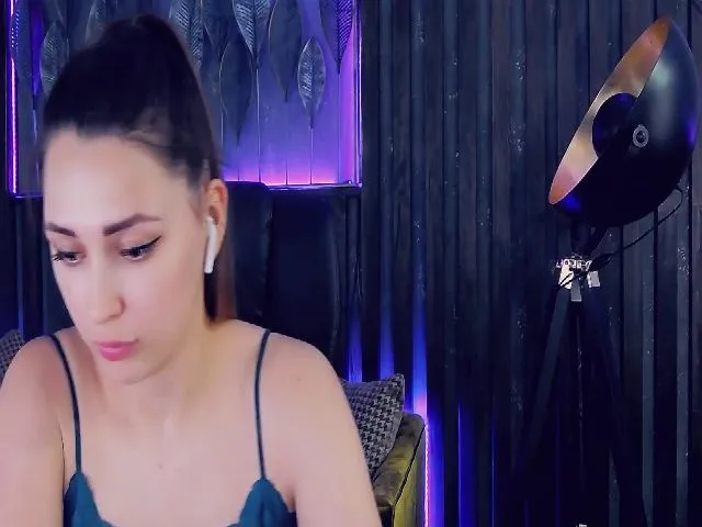 Live sex webcam photo for MillaLoves #254790113