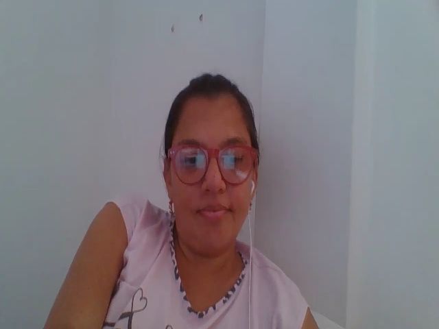 Live sex webcam photo for SweetLola01 #254173041