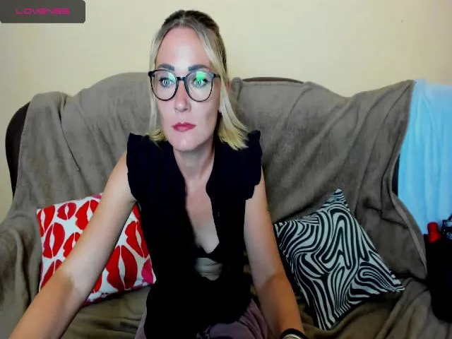 Live sex webcam photo for SecretDream #262034818