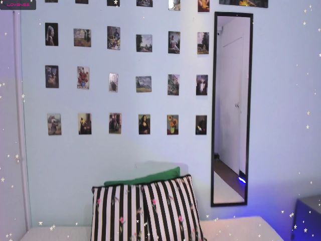 Live sex webcam photo for Miia____ #254586942