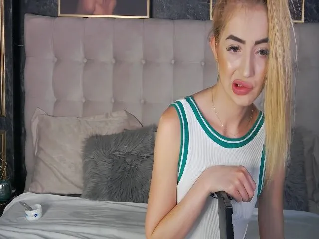 Live sex webcam photo for JuliaJuliette #257449589