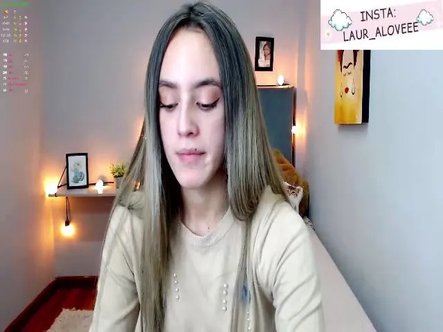 Live sex webcam photo for Laura_Lovee_ #260874427