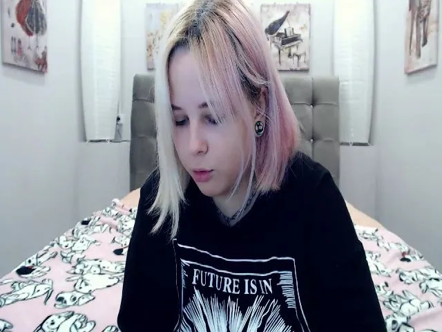 Live sex webcam photo for Helokit #258461692