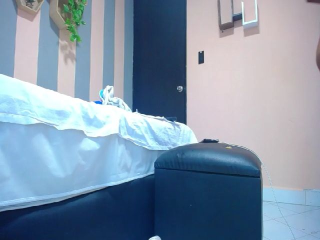 Live sex webcam photo for Aleja_10 #260270914