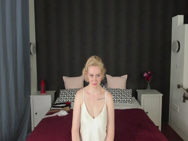 Live sex webcam photo for Mia__Bond #259911206