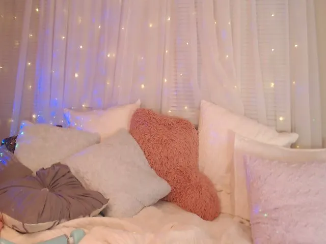 Live sex webcam photo for KylieKohl #264657970