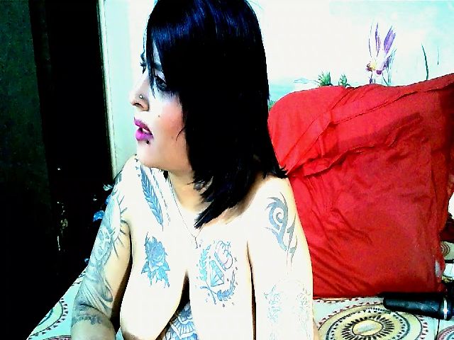 Live sex webcam photo for IndianKatz #264236518