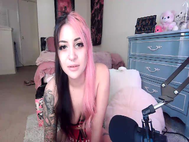 Live sex webcam photo for Sallylyn #252368411