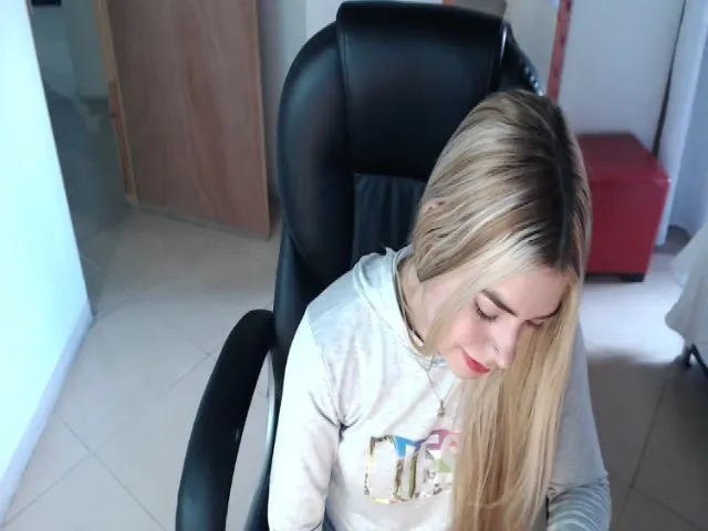 Live sex webcam photo for Thaunhty #265080204