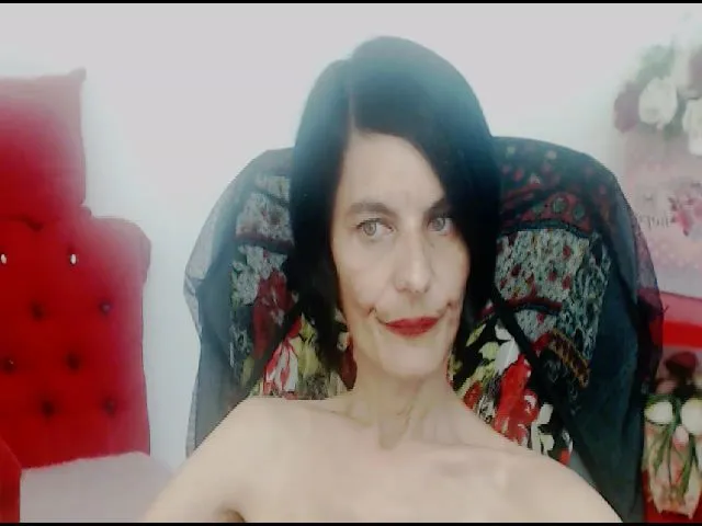 Live sex webcam photo for BestBangMilf #260668071