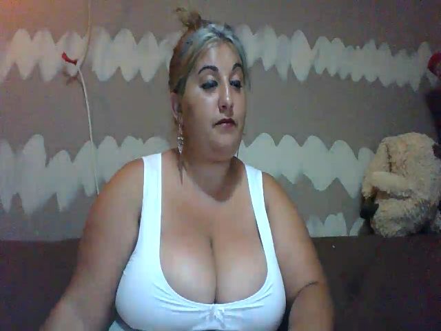 Live sex webcam photo for BigBreastsMia #259546146