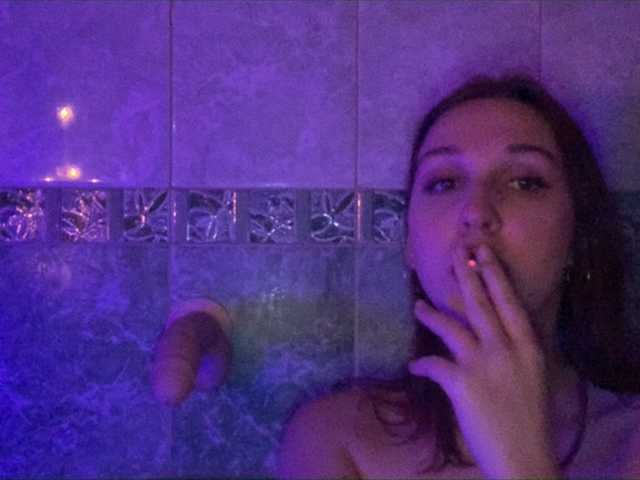 Live sex webcam photo for iamstudent22 #240996397