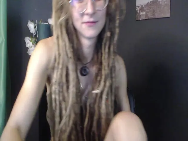 Live sex webcam photo for KINKYkeira #254090454