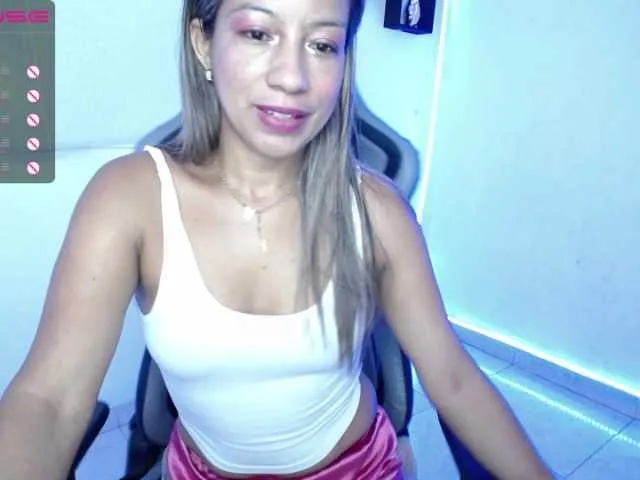 Live sex webcam photo for ninatinydoll #241412324
