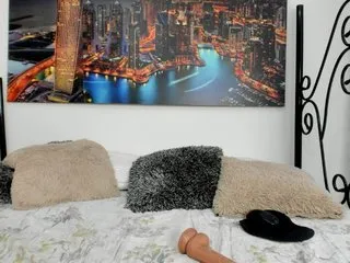 Live sex webcam photo for NiniMiller #240709597
