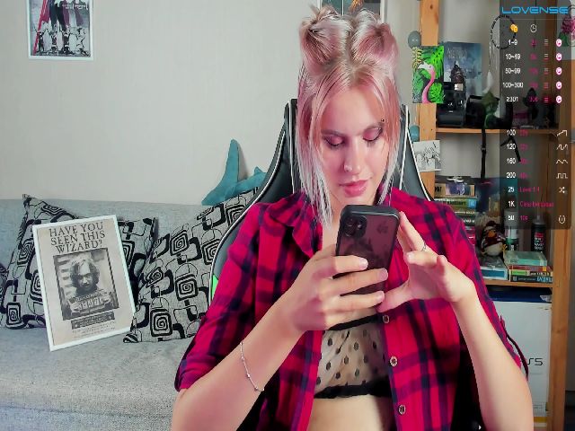 Live sex webcam photo for Sky_Drag0n #254996024