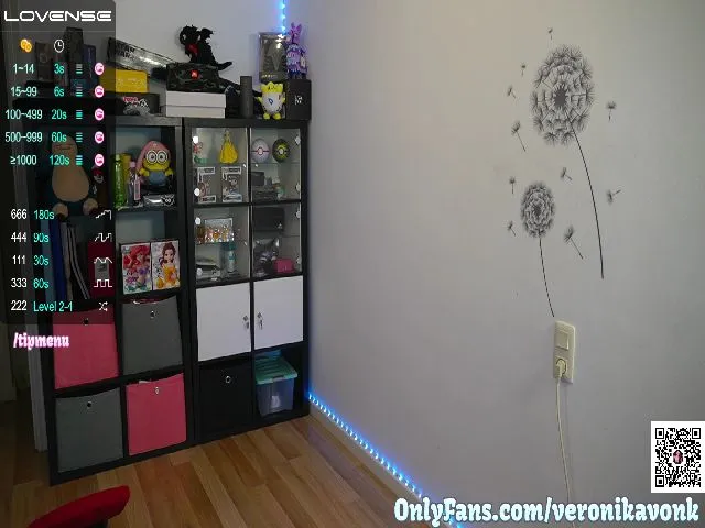 Live sex webcam photo for VeronikavonK #256395475