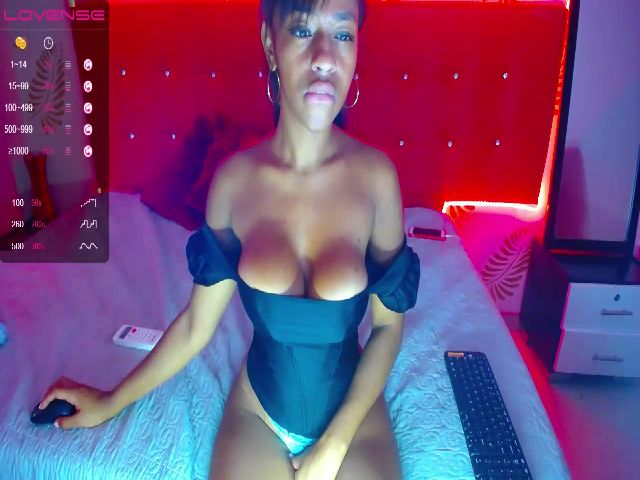 Live sex webcam photo for JadaFire1 #253800972