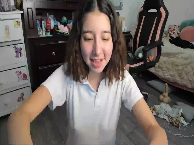 Live sex webcam photo for Cherrycute666 #264008878