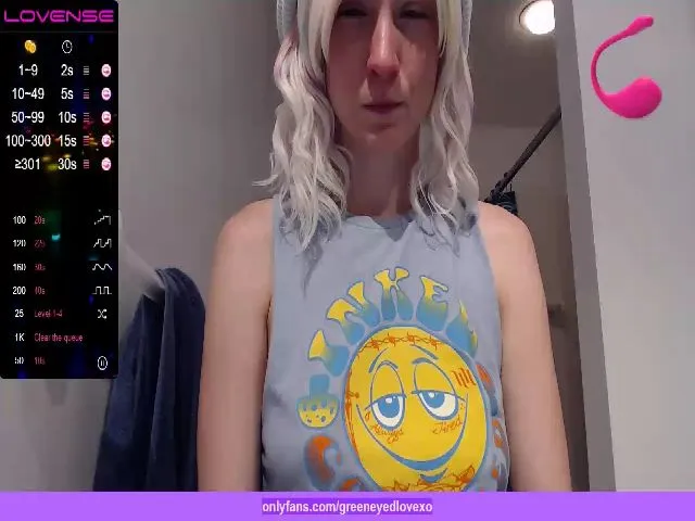 Live sex webcam photo for xKawaiiQueenx #265319469