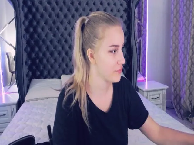 Live sex webcam photo for SantaGirll #254058737